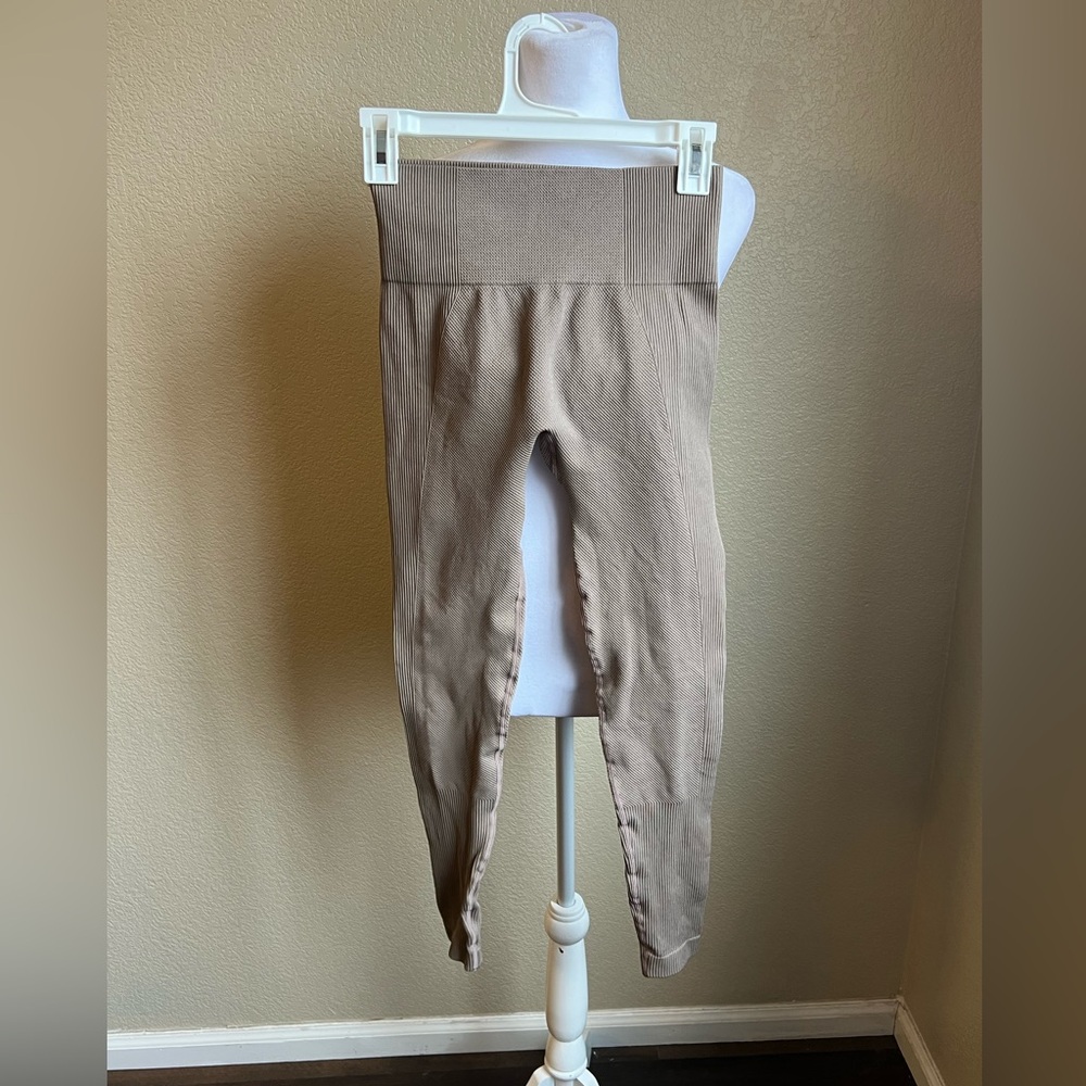 SAVVI light brown high rise ribbed leggings | medium